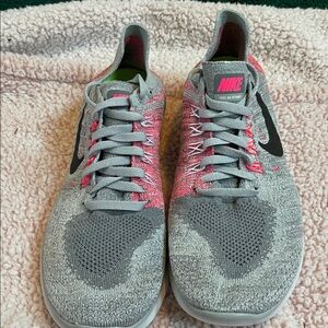 Nike Women's Athletic Shoes in Gray and Pink